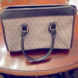 DOONEY & BOURKE PURSE SHOULDER BAG. NO STRAP. GOOD USED CONDITION. TAN/BLACK